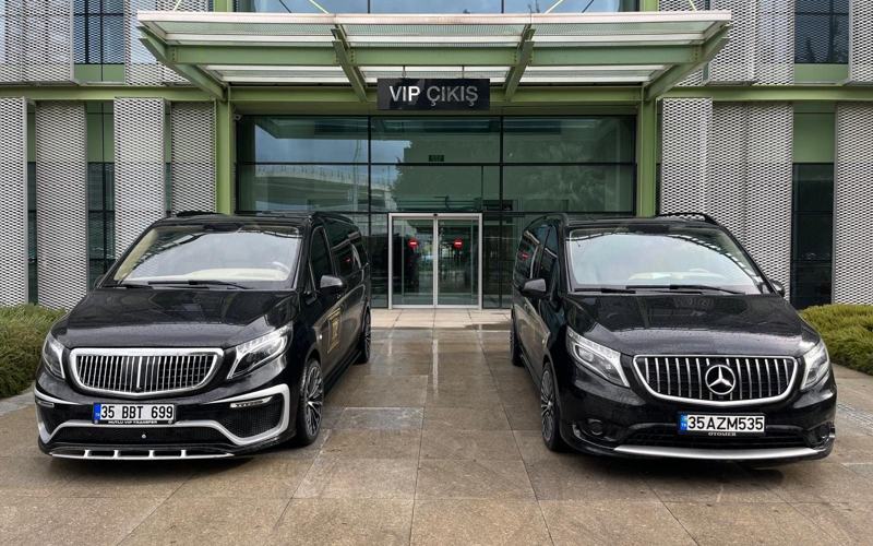 Otel girişinde bekleyen VIP Vito araçlar